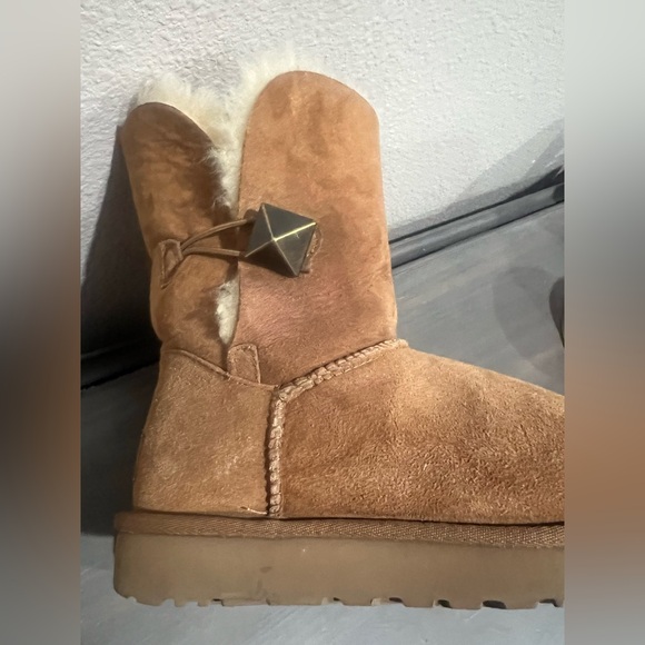 UGG Chestnut Button Winter Boots Size: 7 - Picture 6 of 10